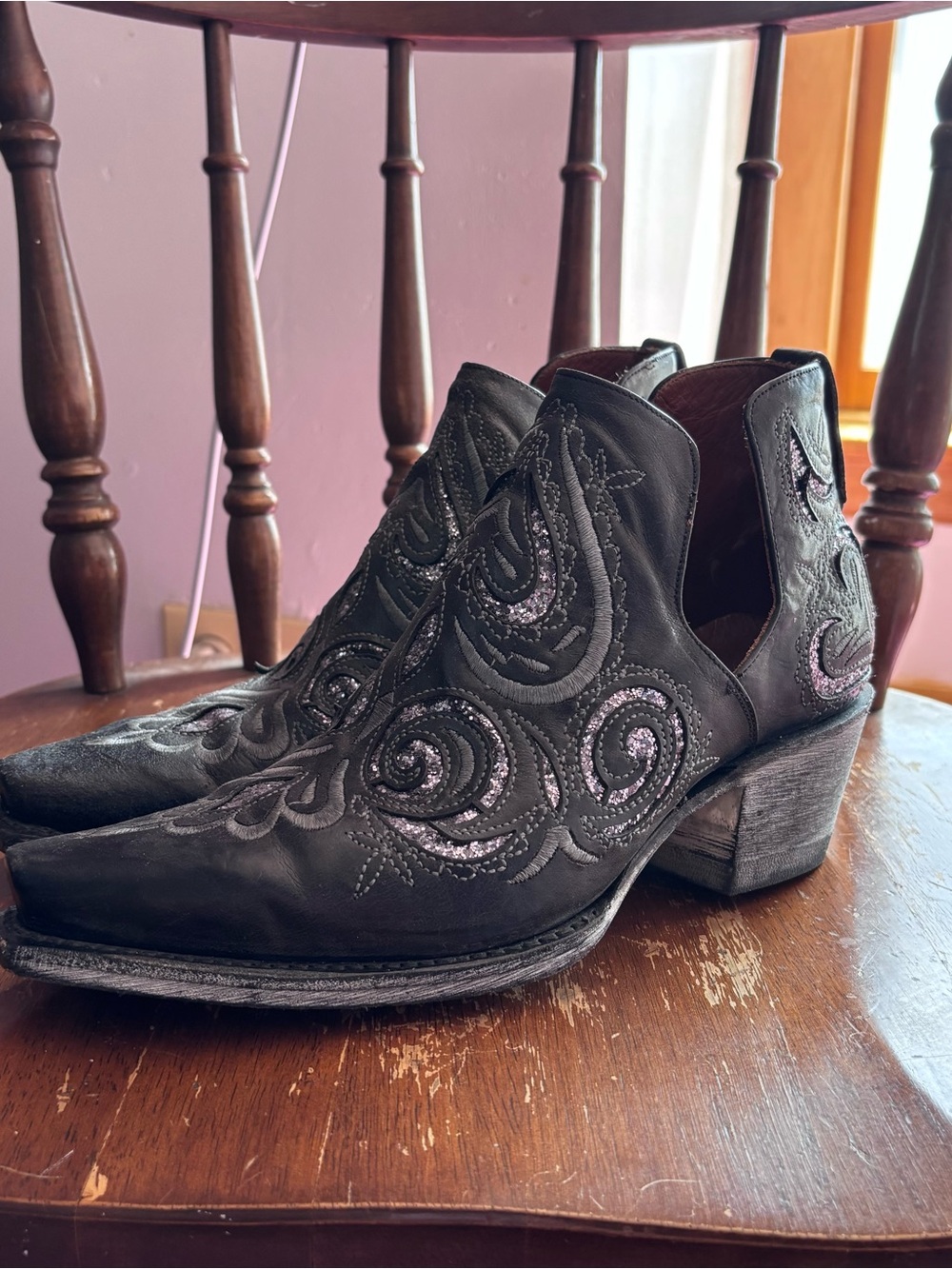 Women's Black Embroidered Cutout Ankle Boots - Stylish Western-Inspired Shoes7.5